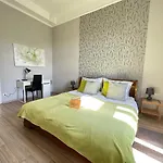 ORANGEHOMES One Bedroom Cozy Apartment